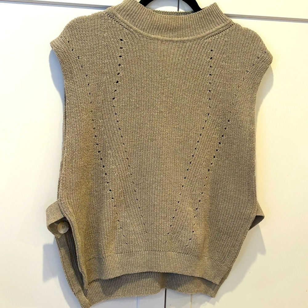 Anthropologie. Taupe/tan sweater vest. Size small. EUC.
